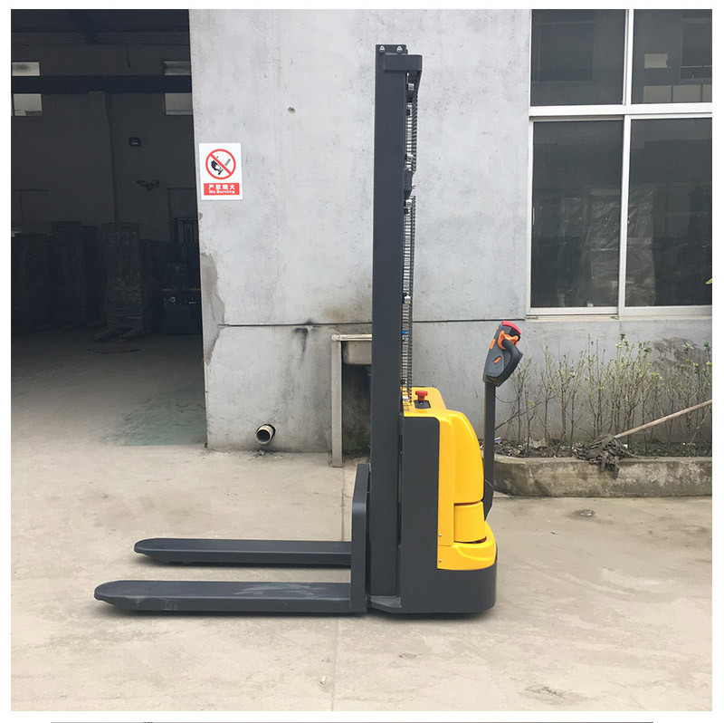 步行式全電動(dòng)堆高車(chē)1
