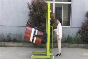 手動(dòng)油桶搬運(yùn)堆高車在使用中會出現(xiàn)哪些問題？如何快速解決？
