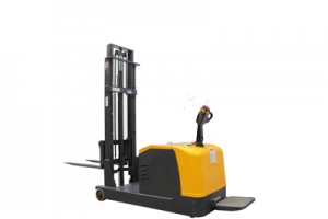 全電動(dòng)堆高車(chē)生產(chǎn)廠家操作堆高車(chē)要注意什么