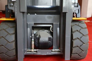 電動叉車輪胎的氣門嘴根部漏氣如何處理？