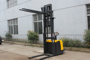 全電動(dòng)搬運(yùn)堆高車(chē)對(duì)工作人員有什么好處？