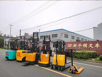 電動(dòng)叉車(chē)