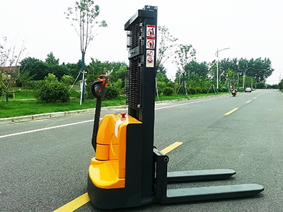 電動(dòng)液壓叉車(chē)