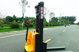 江蘇電動叉車廠家如何嚴格把控電動液壓叉車質(zhì)量關(guān)？