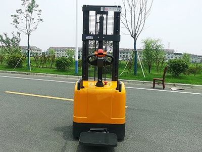 電動堆高車故障和一些解決問題