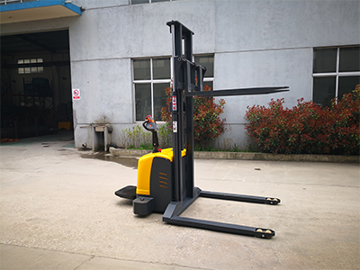 新牛頓電動叉車