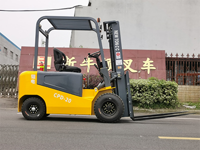 提升物流效率：四輪平衡重式內(nèi)燃叉車(chē)槽鋼設(shè)計(jì)與應(yīng)用分析